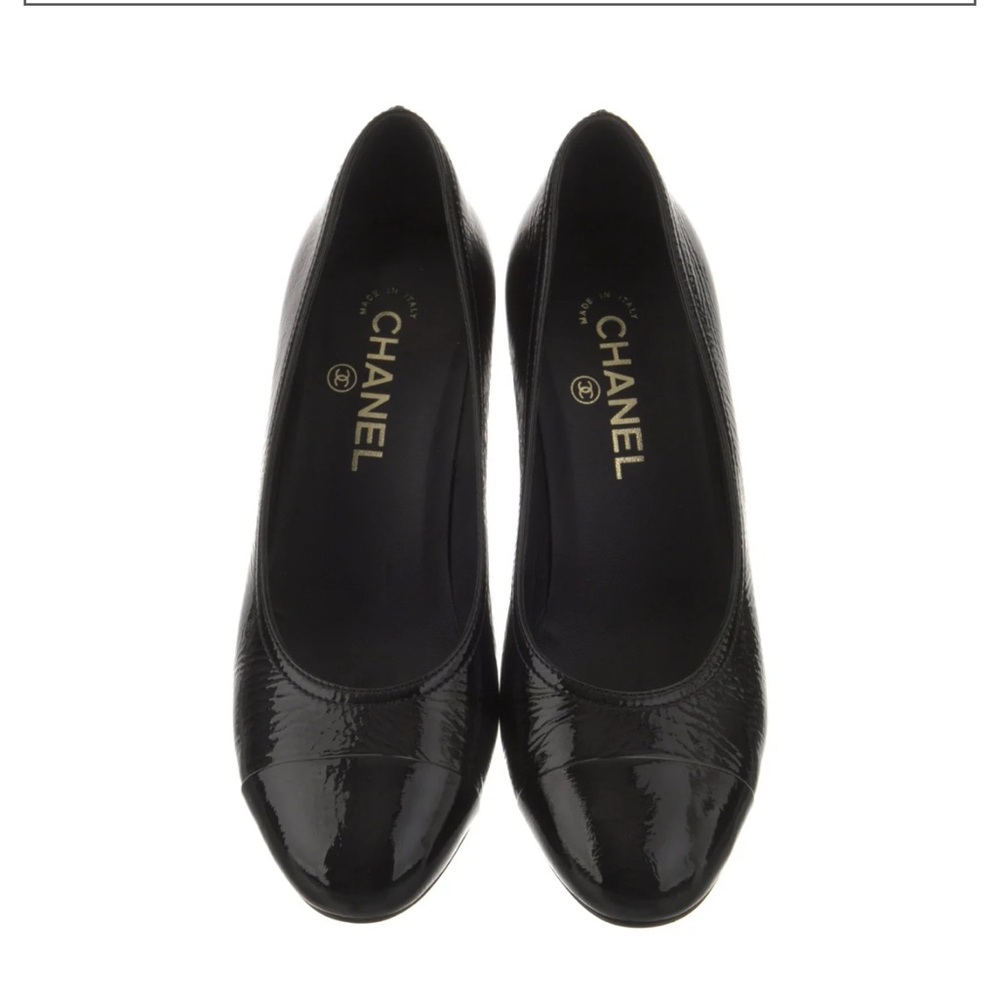 CHANEL Patent Leather Round Toe Pumps
